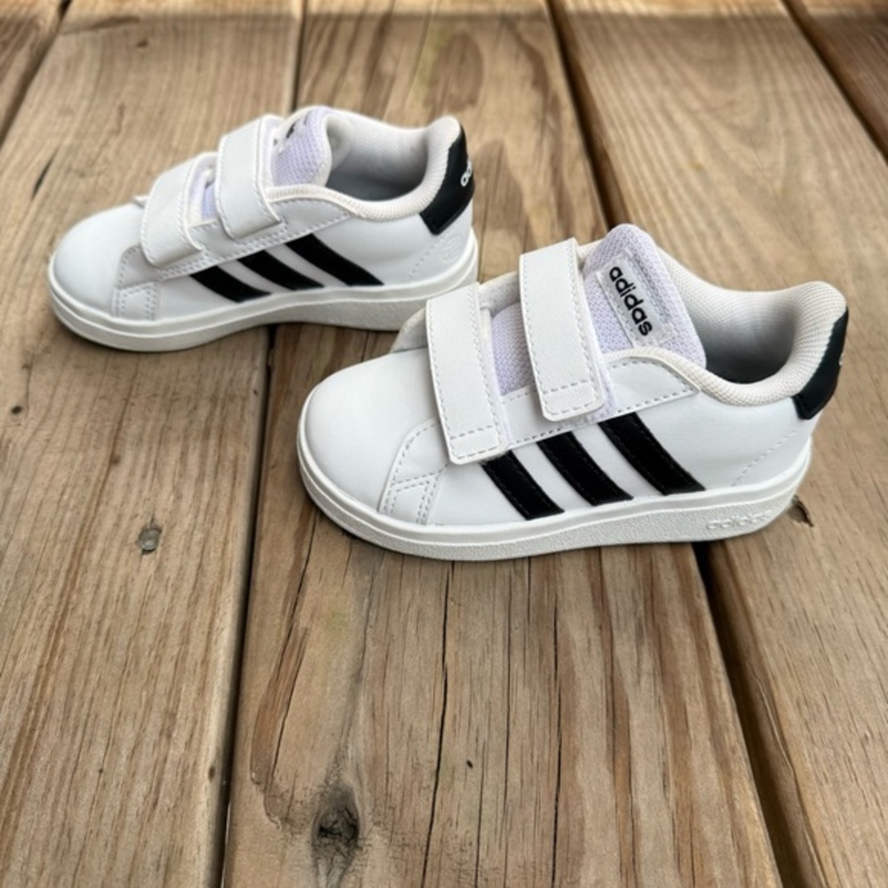 Adidas Kids White and Black Velcro Sneakers Sz7K